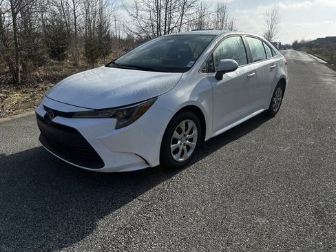 Used 2026 Toyota Corolla LE image 1