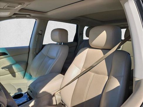 Used 2015 Nissan Pathfinder Platinum w/ Family Entertainment Package FWD image 9