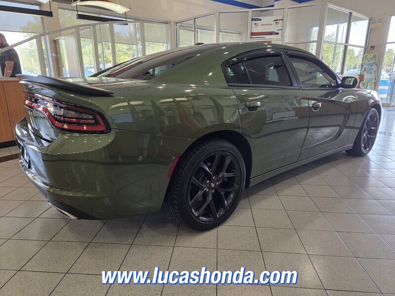 Used 2022 Dodge Charger SXT w/ Blacktop Package RWD image 4