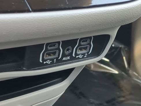 Used 2022 Chrysler Voyager LX FWD image 29