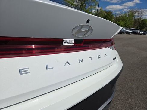 New 2026 Hyundai Elantra Hybrid FWD image 24