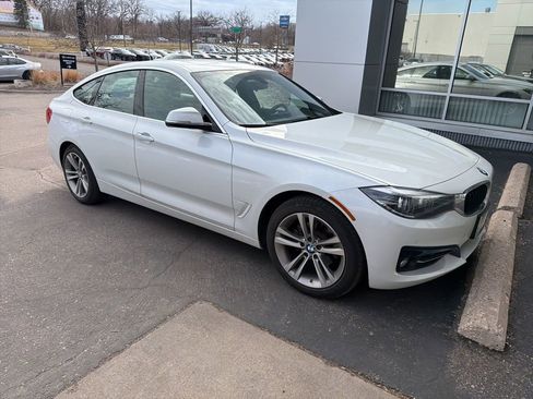 Used 2018 BMW 330i Gran Turismo xDrive image 4