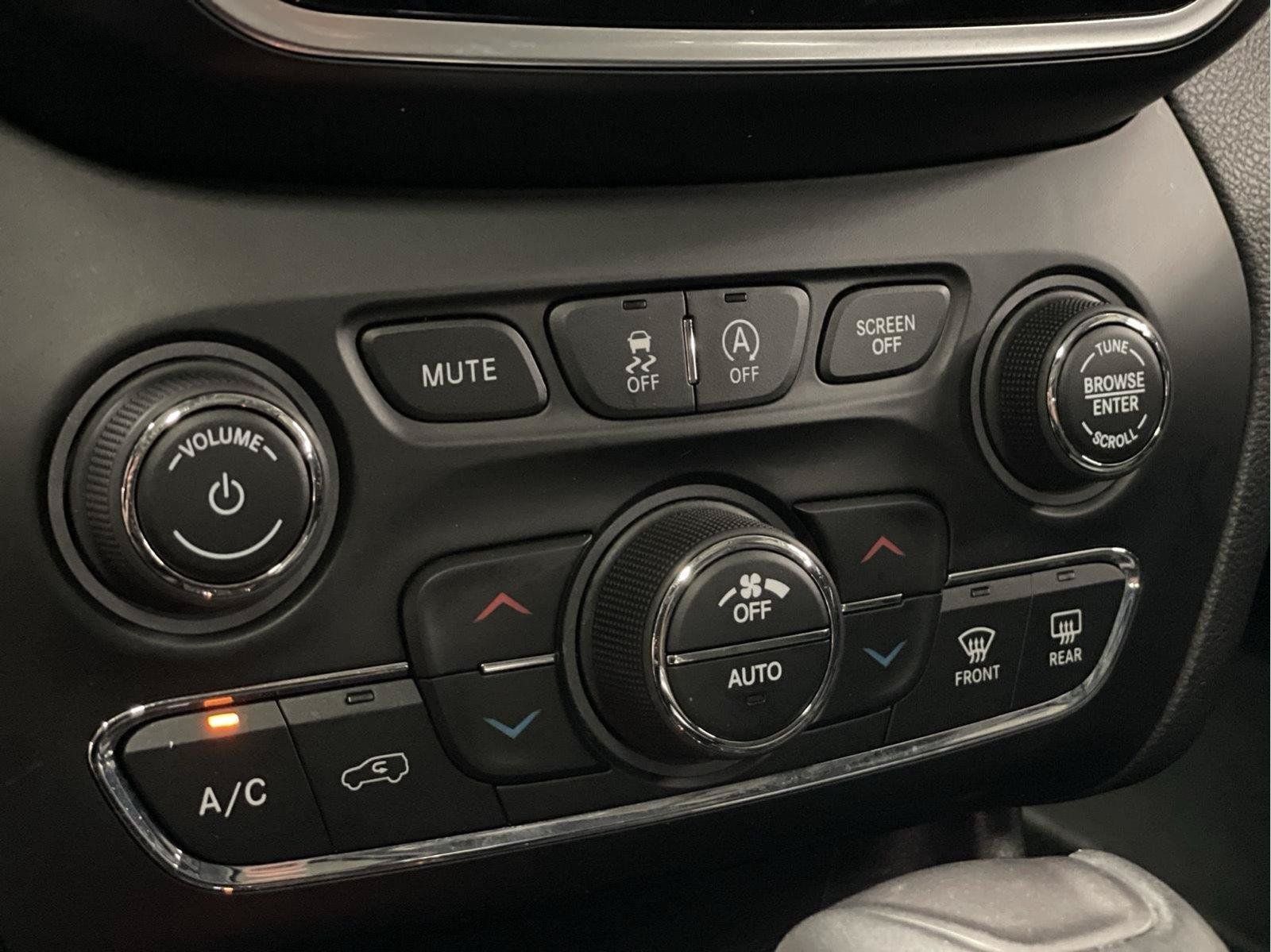Used 2019 Jeep Cherokee Limited AWD/4WD image 26