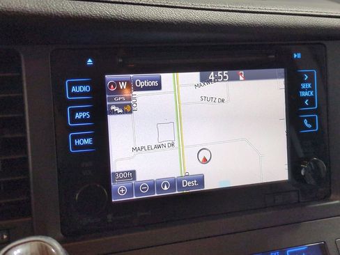 Used 2017 Toyota Sienna XLE image 32