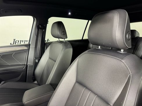 Used 2023 Volkswagen Tiguan SE R-Line FWD image 10
