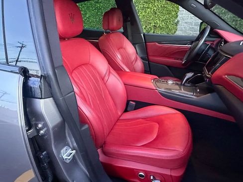 Used 2022 Maserati Levante Modena AWD/4WD image 34