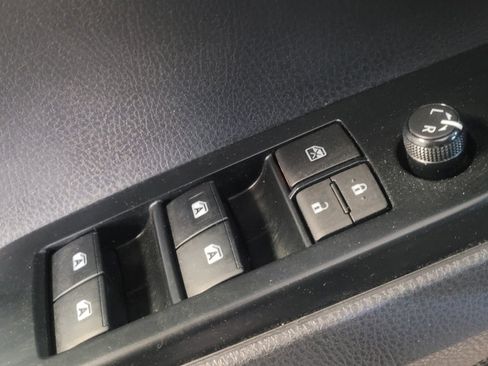 Used 2020 Toyota Camry SE image 32