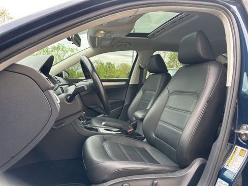 Used 2019 Volkswagen Passat 2.0T Wolfsburg w/ Wheels & Sunroof Package FWD image 18