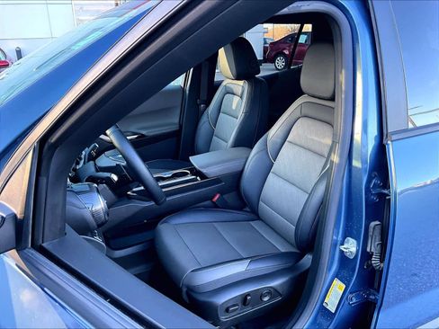 Used 2025 Chevrolet Equinox LT w/ Convenience Package II image 10