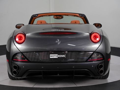 Used 2014 Ferrari California RWD image 8
