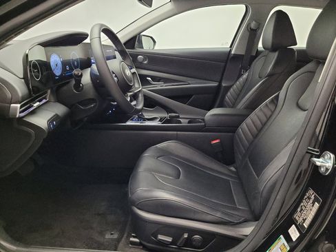 Used 2025 Hyundai Elantra Limited FWD image 17