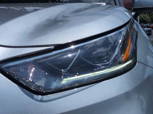 Used 2023 Toyota Highlander Platinum FWD image 6