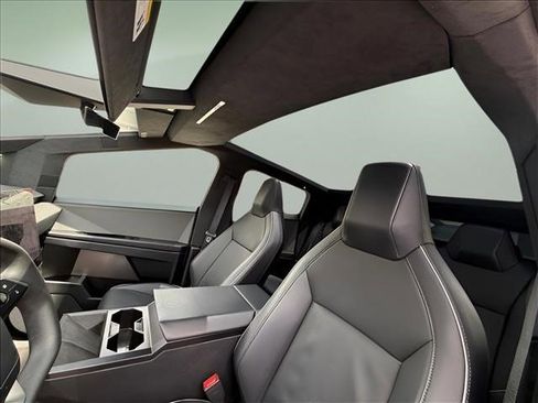 Used 2024 Tesla Cybertruck AWD Crew Cab image 10