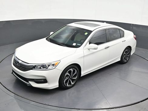 Used 2017 Honda Accord EX image 16