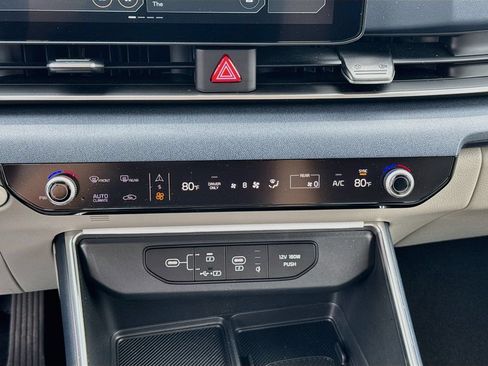 Certified 2026 Kia Carnival EX FWD image 19