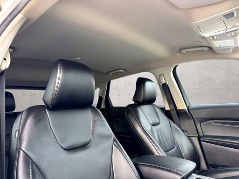 Used 2022 Ford Edge Titanium w/ Class II Trailer Tow Package image 7