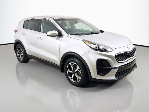 Used 2020 Kia Sportage LX image 2