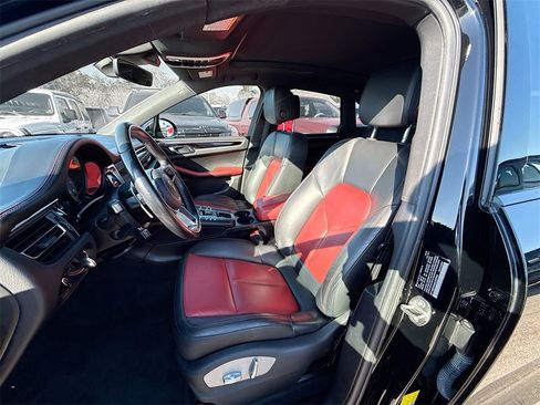 Used 2021 Porsche Macan S image 23