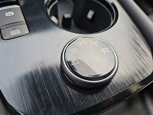 Certified 2025 Nissan Rogue Platinum image 17