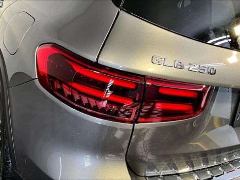 New 2026 Mercedes-Benz GLB 250 4MATIC image 5