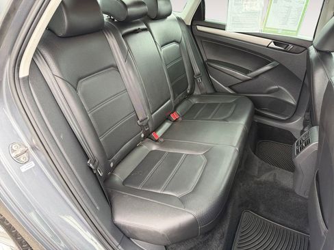 Used 2015 Volkswagen Passat TDI SE FWD image 24