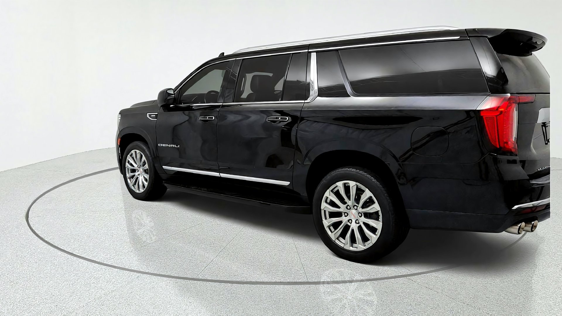 Used 2024 GMC Yukon XL Denali AWD/4WD image 3