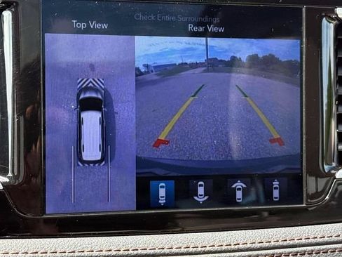Used 2017 Chrysler Pacifica Limited w/ UConnect Theater Package FWD image 30