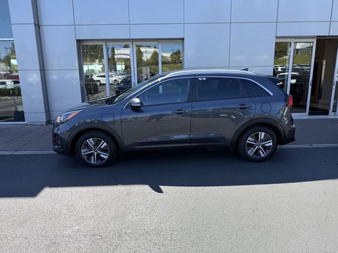 Used 2021 Kia Niro EX FWD image 2