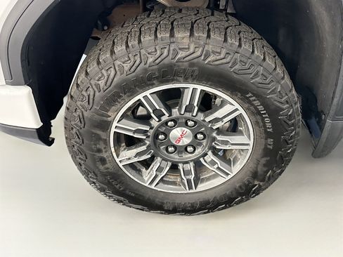 Used 2025 GMC Sierra 1500 AT4 image 11