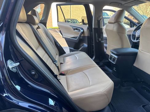 Used 2020 Toyota RAV4 XLE Premium image 33