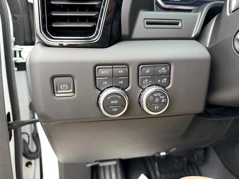 Used 2022 GMC Sierra 1500 AT4 w/ AT4 Preferred Package image 18