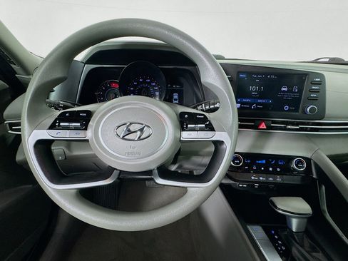 Used 2023 Hyundai Elantra SEL w/ Preferred Accessory Package FWD image 11
