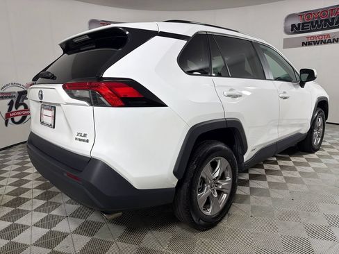 Used 2022 Toyota RAV4 XLE AWD/4WD image 3