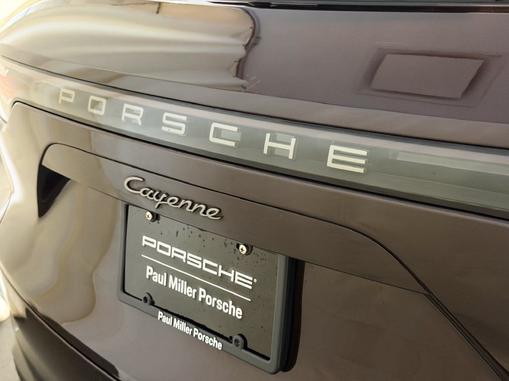 Certified 2023 Porsche Cayenne Platinum Edition AWD/4WD image 26