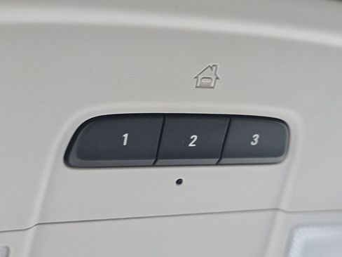 Used 2019 Chevrolet Traverse LT FWD image 31