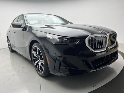 Used 2026 BMW 530i w/ M Sport Package RWD image 2