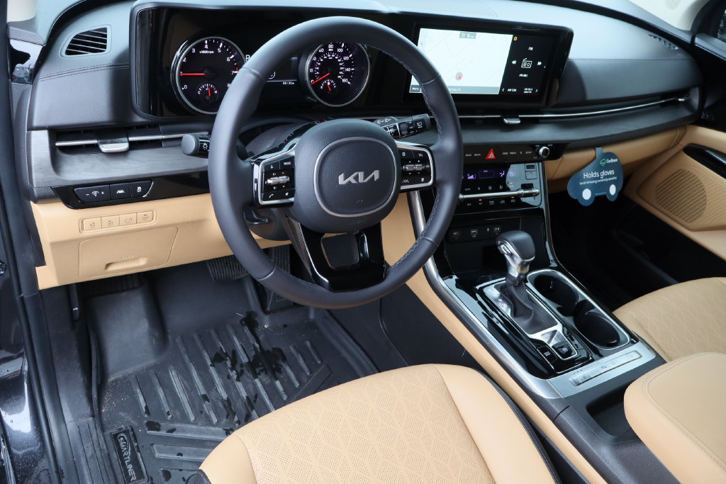 Used 2023 Kia Carnival EX FWD image 11