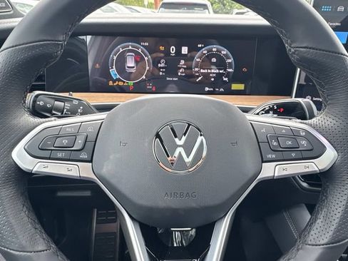 New 2026 Volkswagen Tiguan SEL R-Line AWD/4WD image 17
