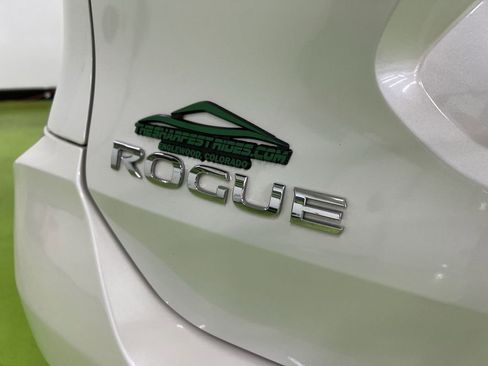 Used 2018 Nissan Rogue SV image 12