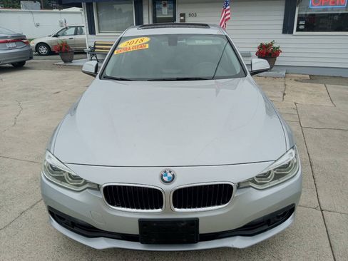 Used 2018 BMW 320i xDrive Sedan AWD/4WD image 2