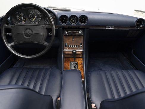 Used 1988 Mercedes-Benz 560 SL image 2