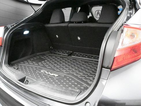 Used 2019 Toyota C-HR XLE image 12