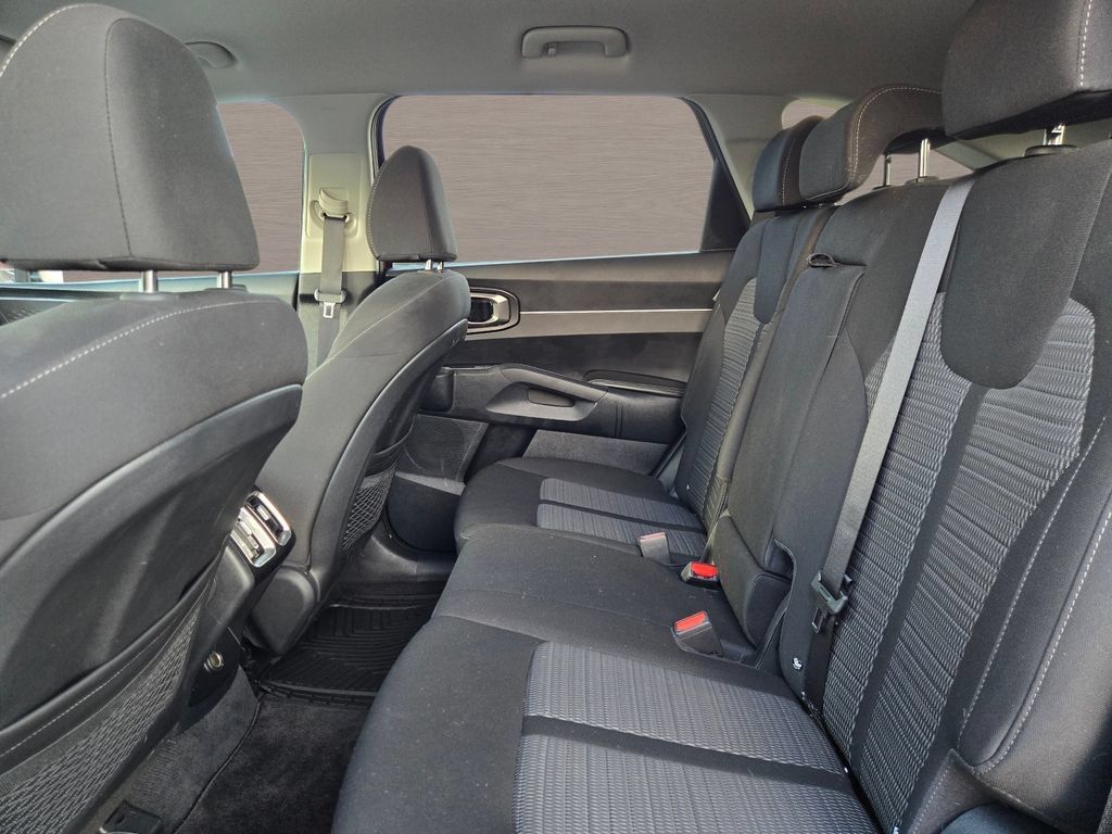 Used 2025 Kia Sorento LX FWD image 13
