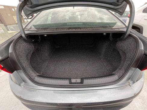 Used 2025 Volkswagen Jetta SE image 32