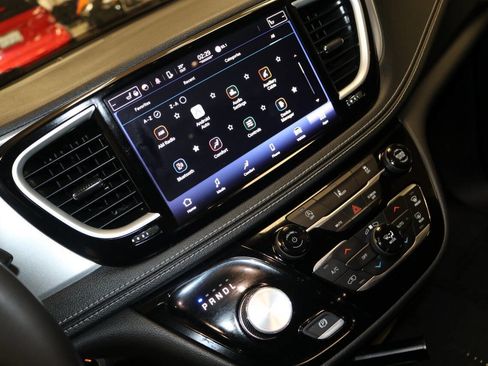 Used 2022 Chrysler Pacifica Touring-L w/ S Appearance Package FWD image 37