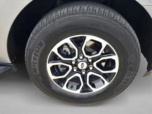 Used 2024 Ford Expedition Max XLT image 21