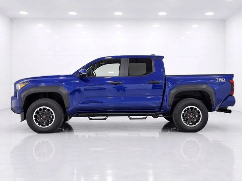 Used 2024 Toyota Tacoma TRD Off-Road AWD/4WD image 2