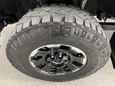 Used 2025 Ford F350 Platinum w/ Tremor Off-Road Package AWD/4WD image 15