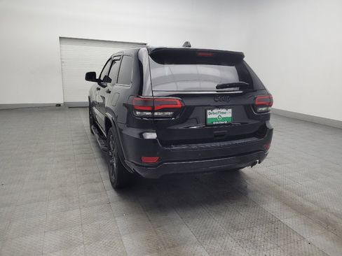 Used 2017 Jeep Grand Cherokee Altitude RWD image 5