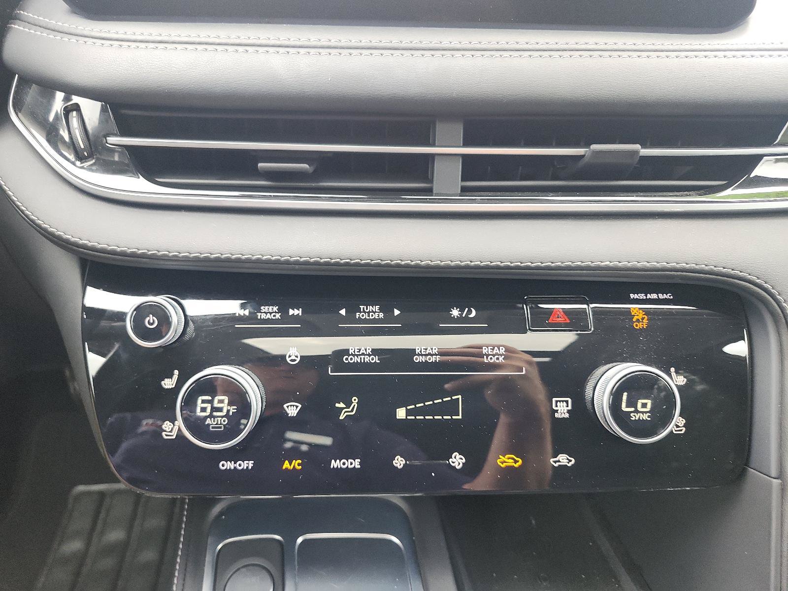 Used 2023 INFINITI QX60 Luxe w/ Cargo Package FWD image 16